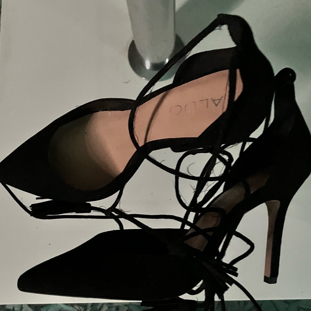 Black Aldo Suede Wrap Around Pumps Size 7